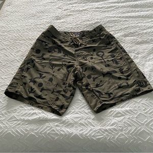 PATAGONIA MENS WAVEFARER BOARD SHORTS size 33